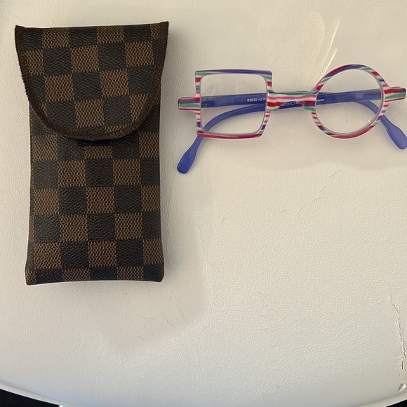 Accessories - COLORFUL FUN SHAPED +2.00 GLASSES